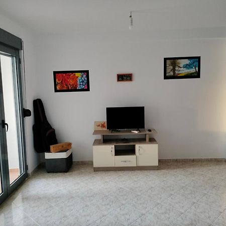 Ferienwohnung Taurasi Red Saranda Exterior foto