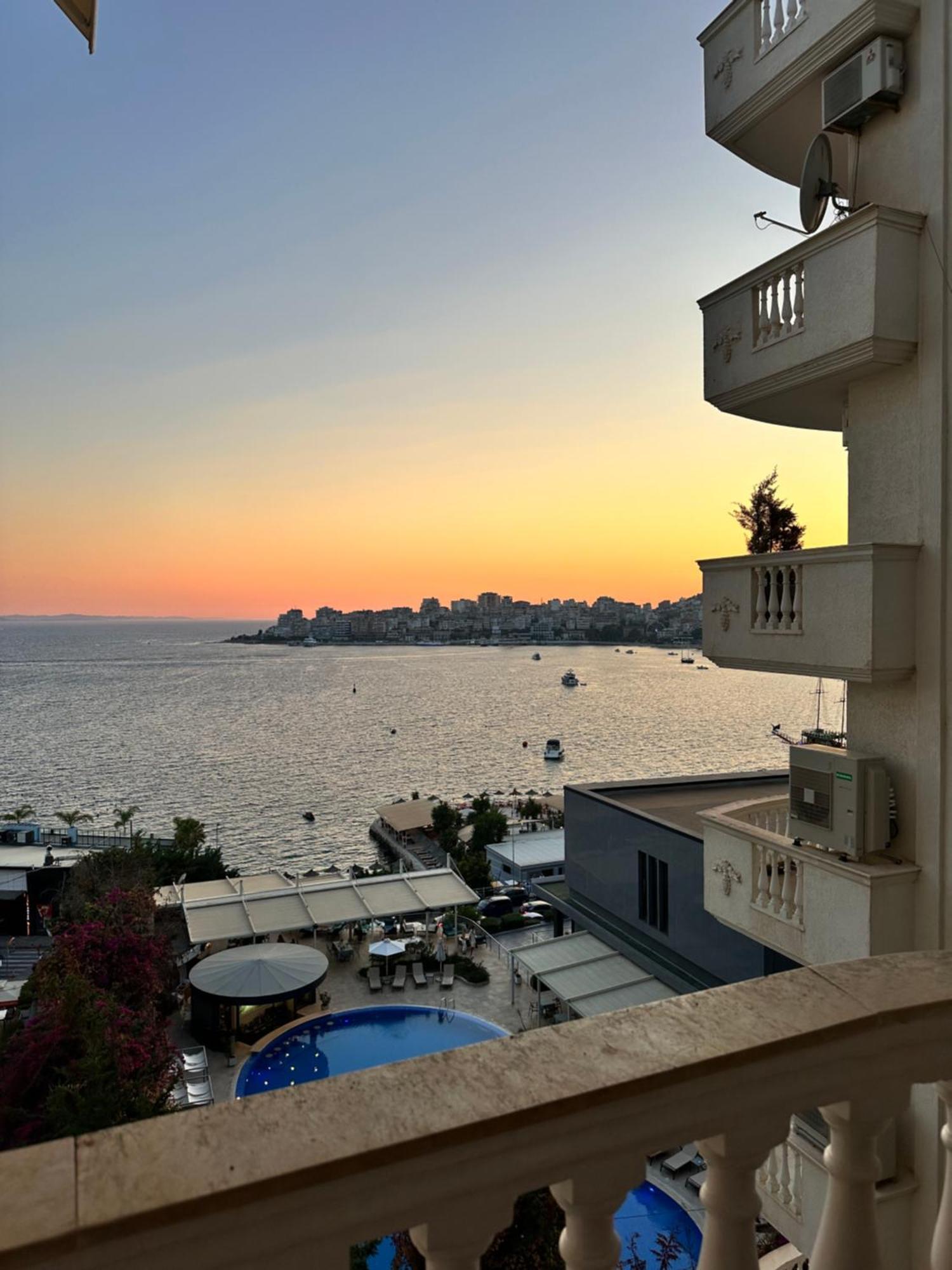 Ferienwohnung Taurasi Red Saranda Exterior foto